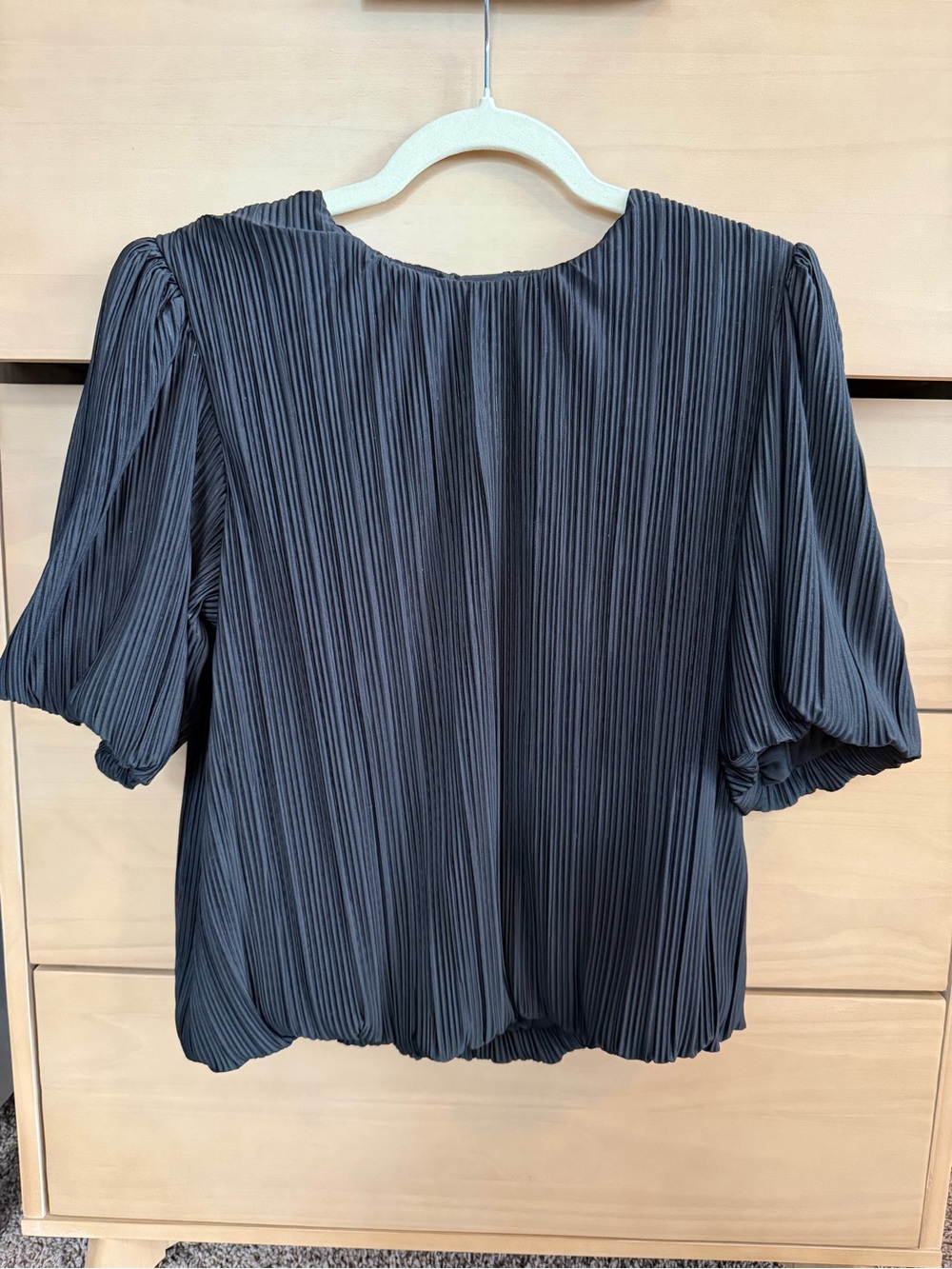 EVEREVE Black Plissé Pleated Puff Sleeve Blouse | Medium